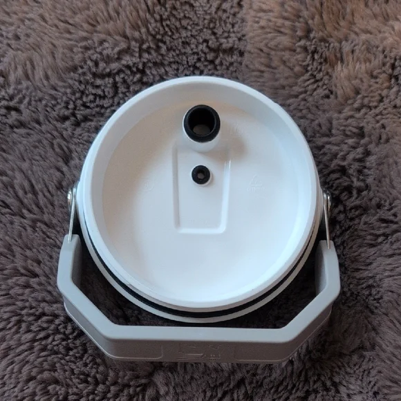 40 oz Stanley White Flip Straw Tumbler with Sturdy Handle - Picture 5 of 6